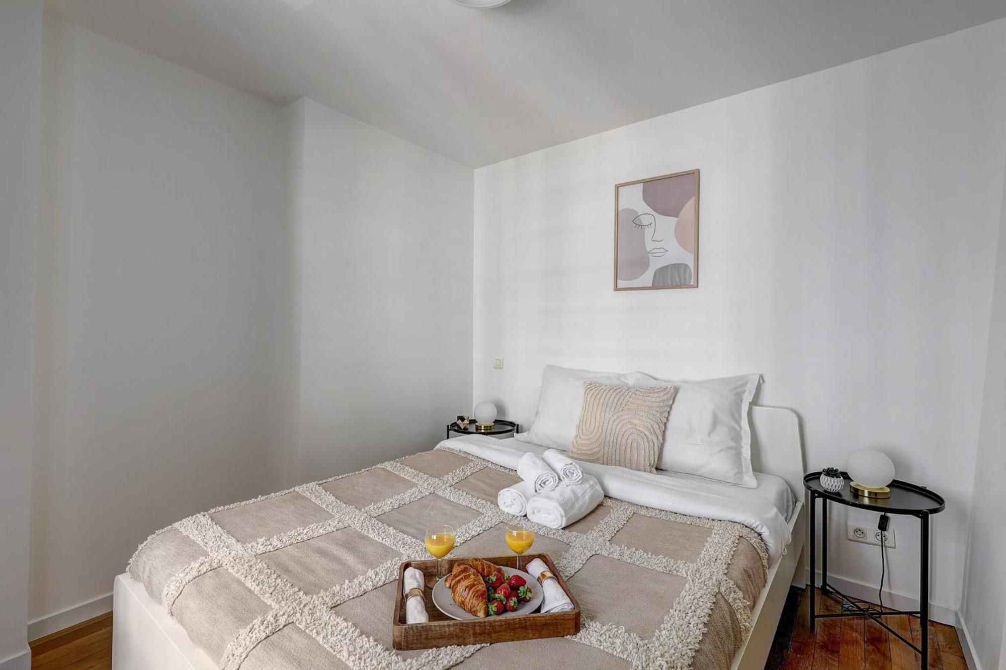 Champs-Elysees - 2Br With Balcony - Cityapartmentstay 파리 외부 사진