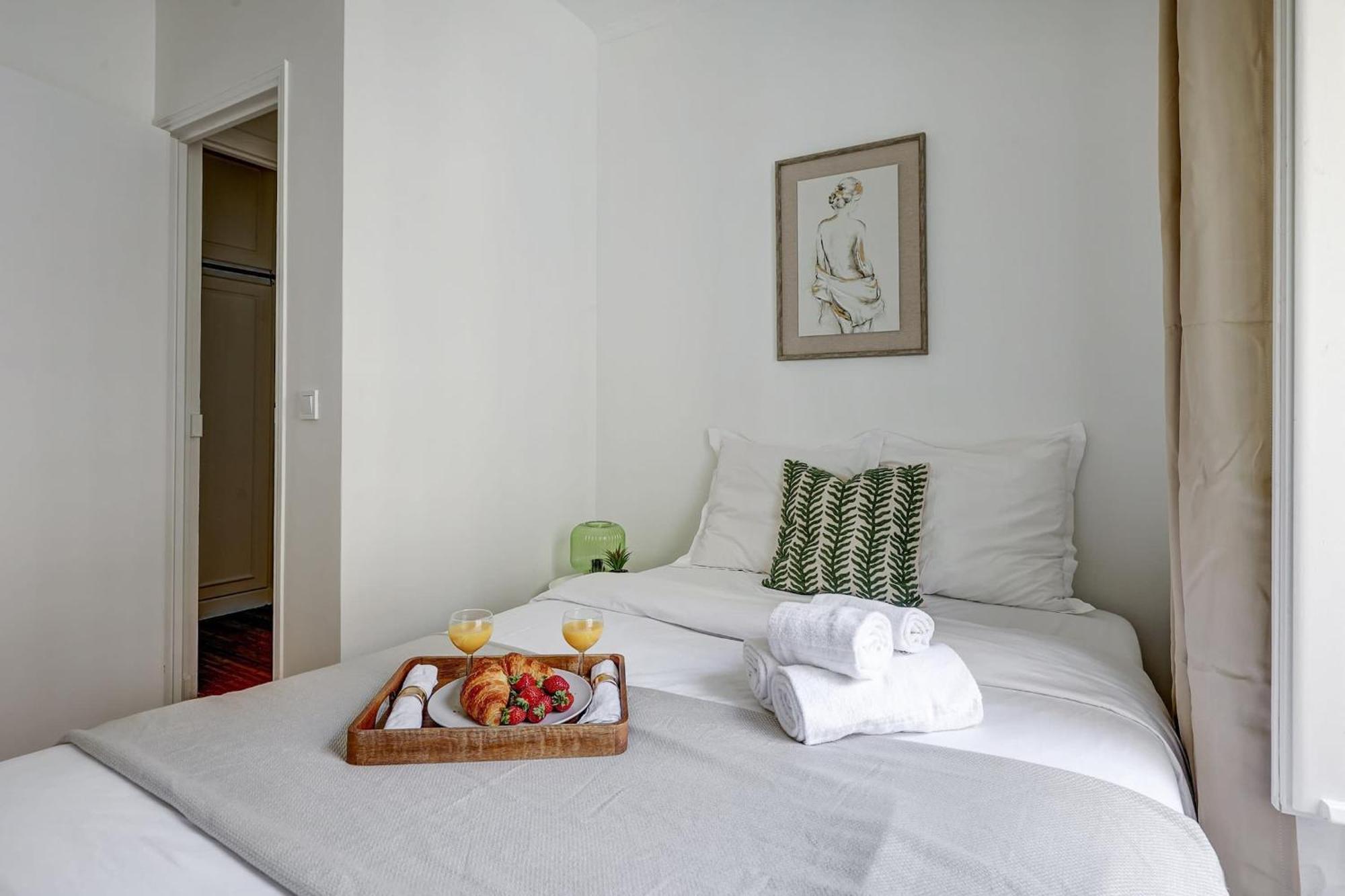 Champs-Elysees - 2Br With Balcony - Cityapartmentstay 파리 외부 사진