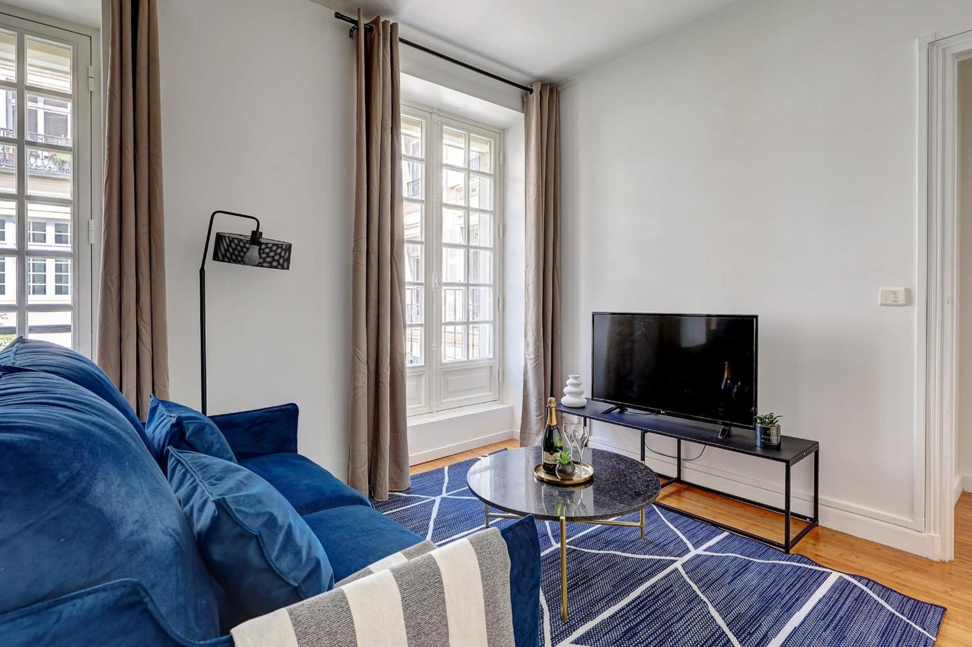 Champs-Elysees - 2Br With Balcony - Cityapartmentstay 파리 외부 사진